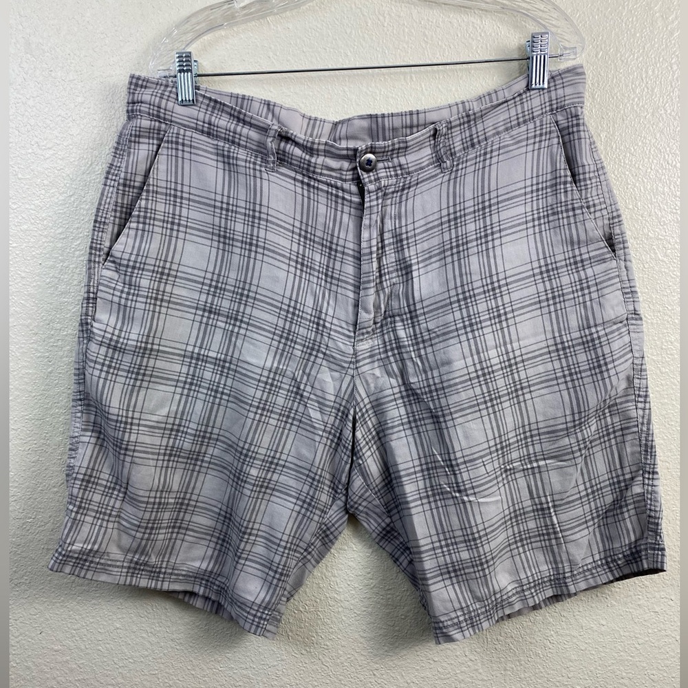 Patagonia Organic Cotton Plaid flat Front Casual Silver Gray Shorts Men’s 36‎